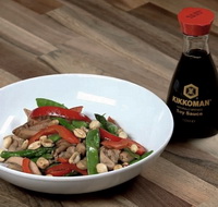 Vistas Stir-Fry ar sojas mērci, apelsīnu un ingveru
